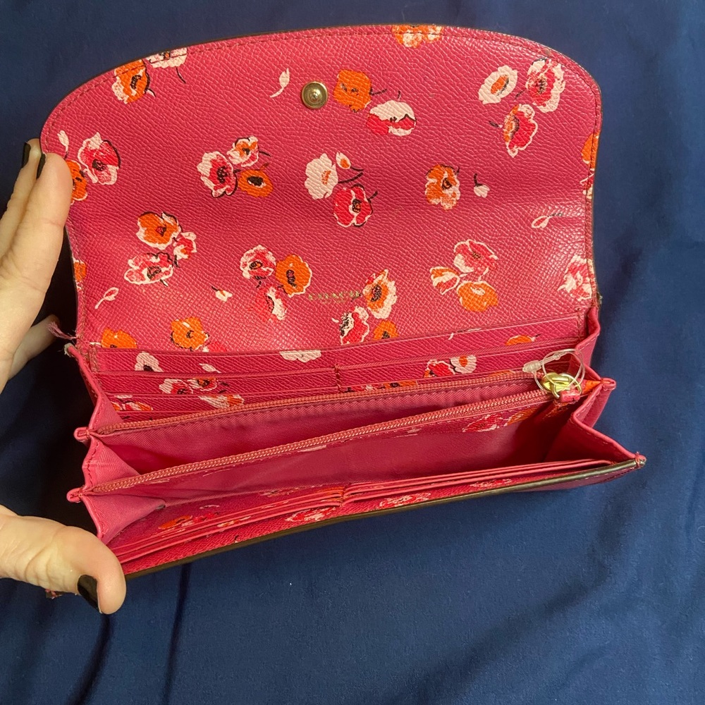 Coach wallet (see photos)
